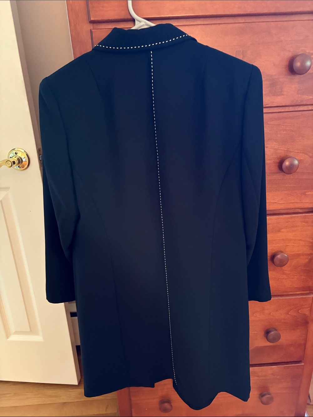Amanda Smith Black Blazer with White Topstitch Detailing - Picture 4 of 5